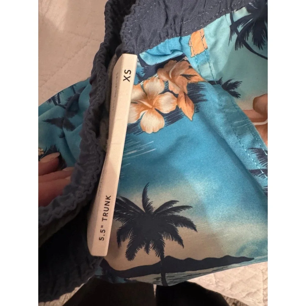 American Eagle Men's Swim Trunks New‎ with tags size xs swim shorts